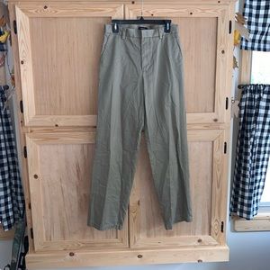 Dockers Classic Fit D3 khaki chino dress pants size 30/32